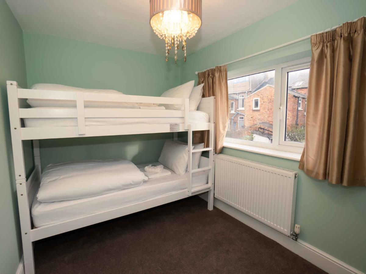 Pass The Keys Newly Renovated 2 Bedroom Apartment And Free Parking Scarborough Exterior photo