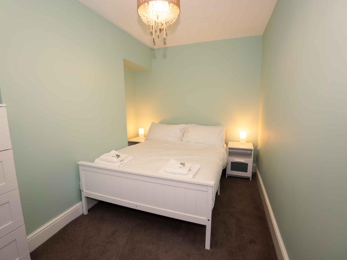 Pass The Keys Newly Renovated 2 Bedroom Apartment And Free Parking Scarborough Exterior photo